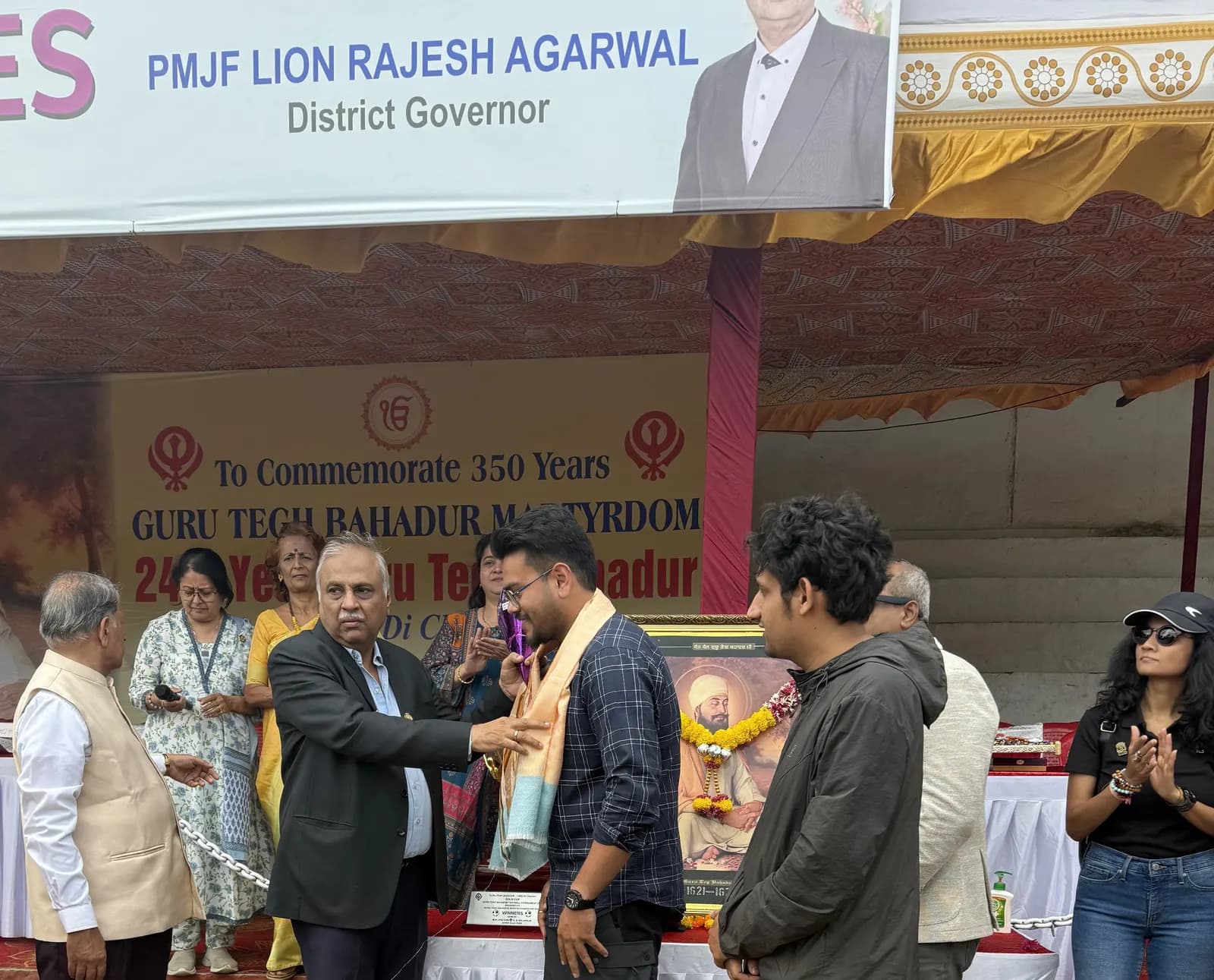 Amar Bhaiya teaching students in a live classroom session